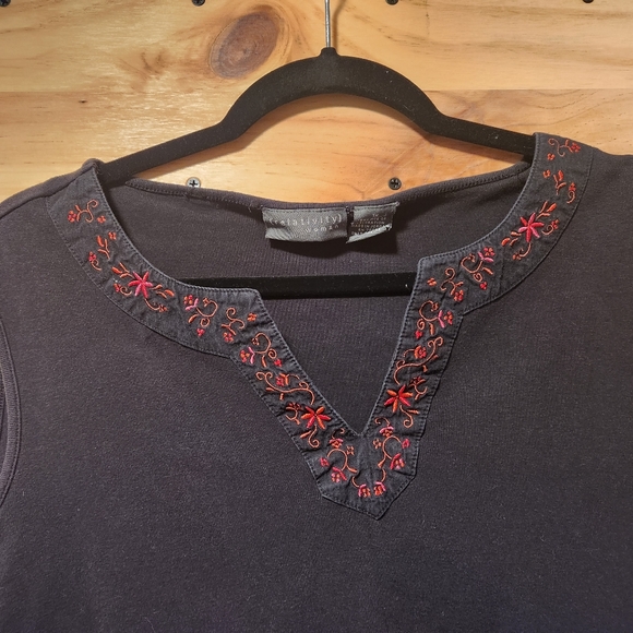 Relativity Woman Black top - Picture 2 of 4